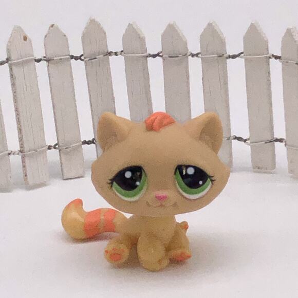 LPS #706 791 LITTLEST PET SHOP Kitten Cat Tabby Fitness Club Hasbro - Picture 1 of 4